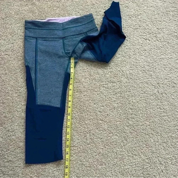 Lululemon Athletica Training Tough Cropped Capri Women’s Size 4 Blue Mesh Panel - Picture 6 of 16